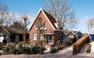 Dorpsstraat. 13
