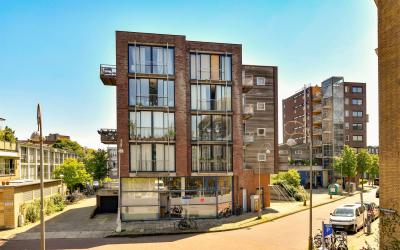 Donker Curt. 39