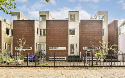 Amstelveens. 745
