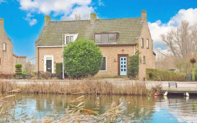 Nieuwemeerd. 245