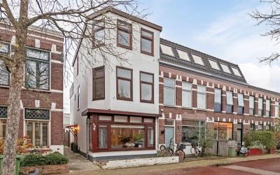 Hoge Larens. 143