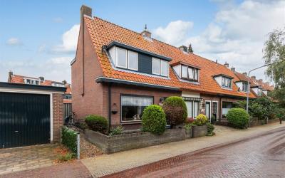 Hoge Larens. 230