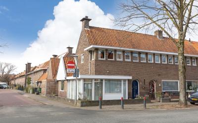 Jan van der. 52