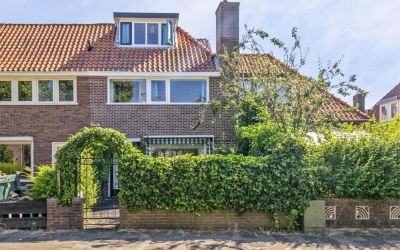 Jan van der. 85