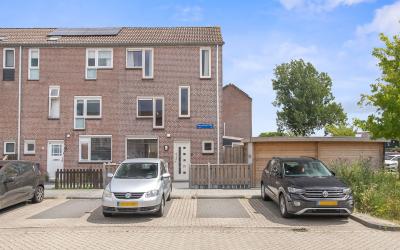 Naardenstraat 8