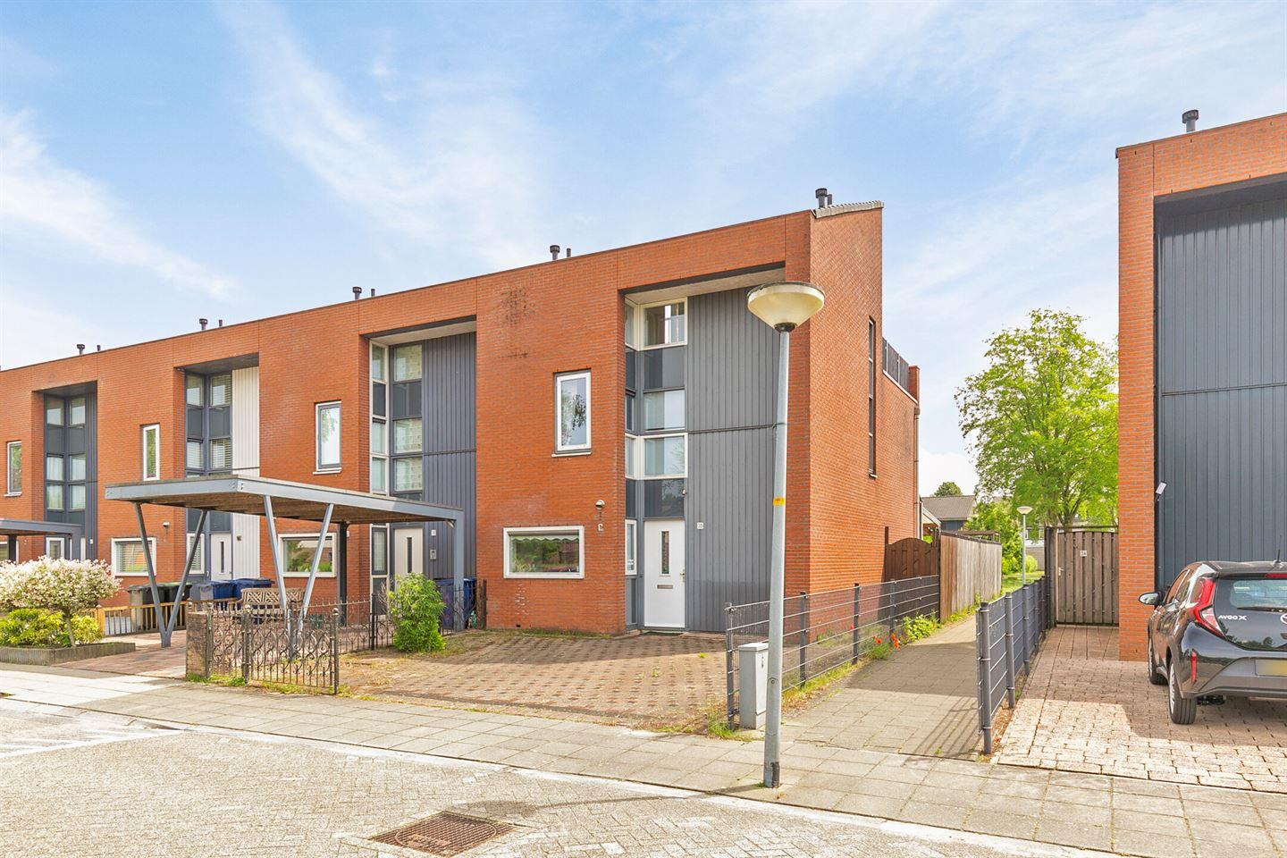 Hoekwoning te koop: Henry Moorestraat 36, Almere