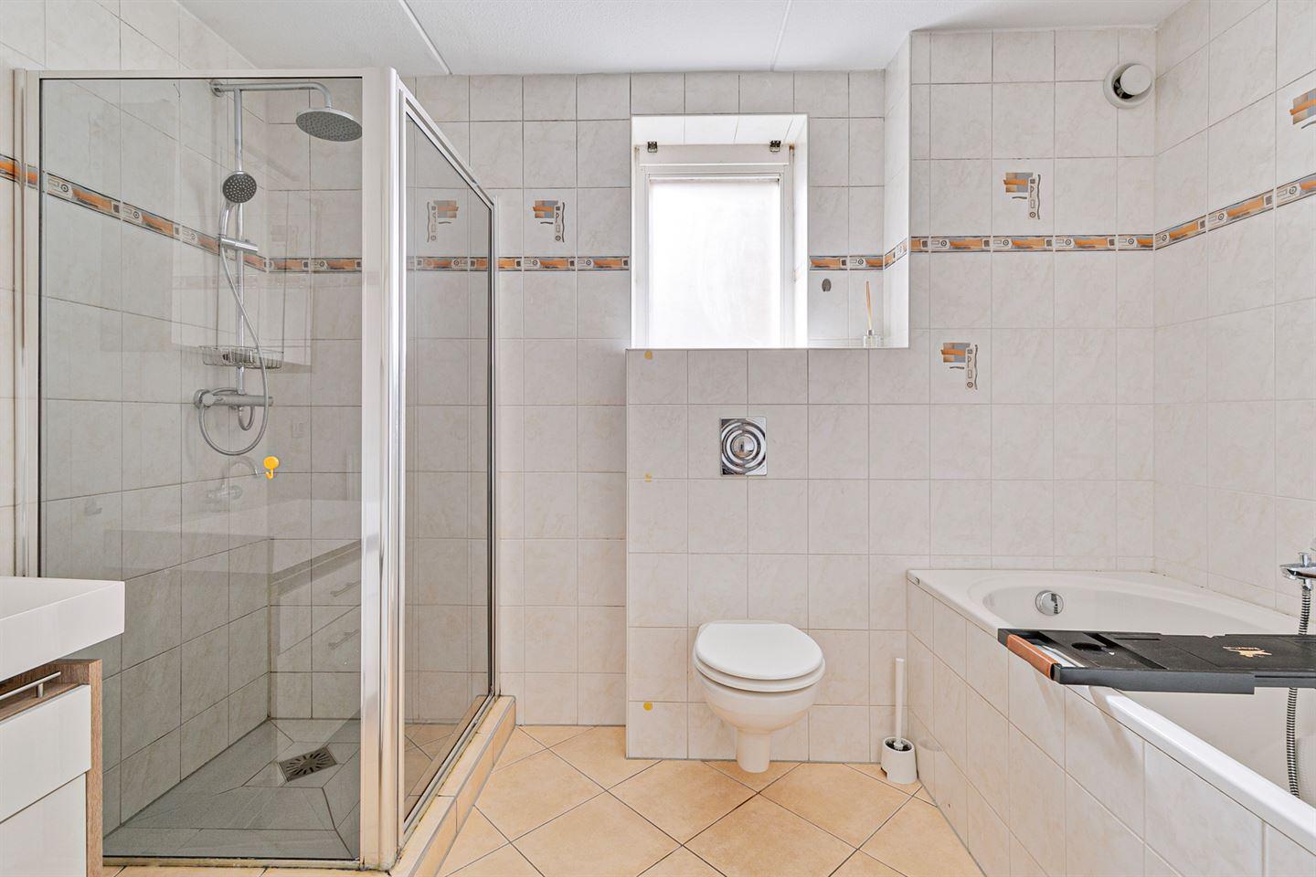 Hoekwoning te koop: Henry Moorestraat 36, Almere