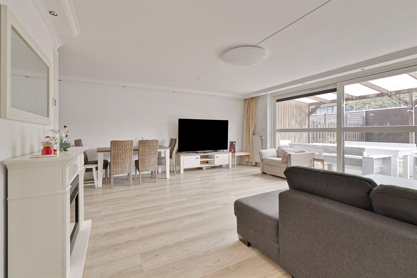 Hoekwoning te koop: Henry Moorestraat 36, Almere