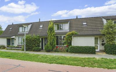 W. Kromhout. 8