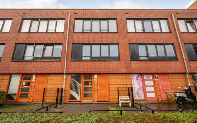 Laan der V.. 284