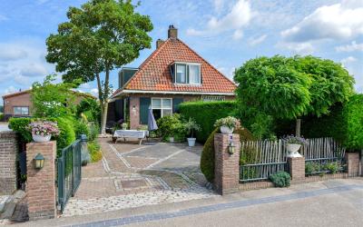 Middenweg 1