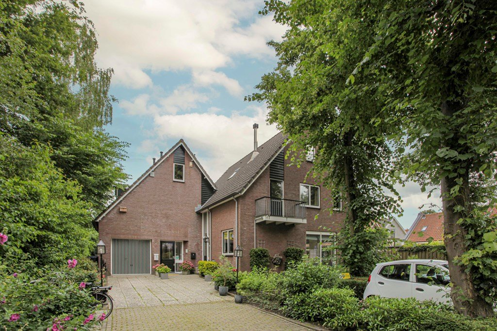 Twee-onder-één-kap te koop: Prins Mauritsstraat 7, Baambrugge