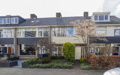 Arthur van. 72