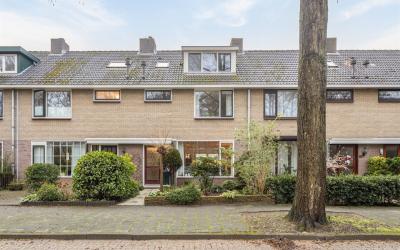 C. de Jonge. 92
