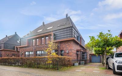 J M van der. 33