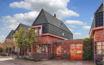 J M van der. 65