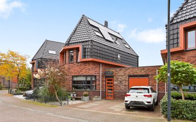 J M van der. 73