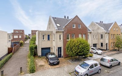 Zwarte Ring 141