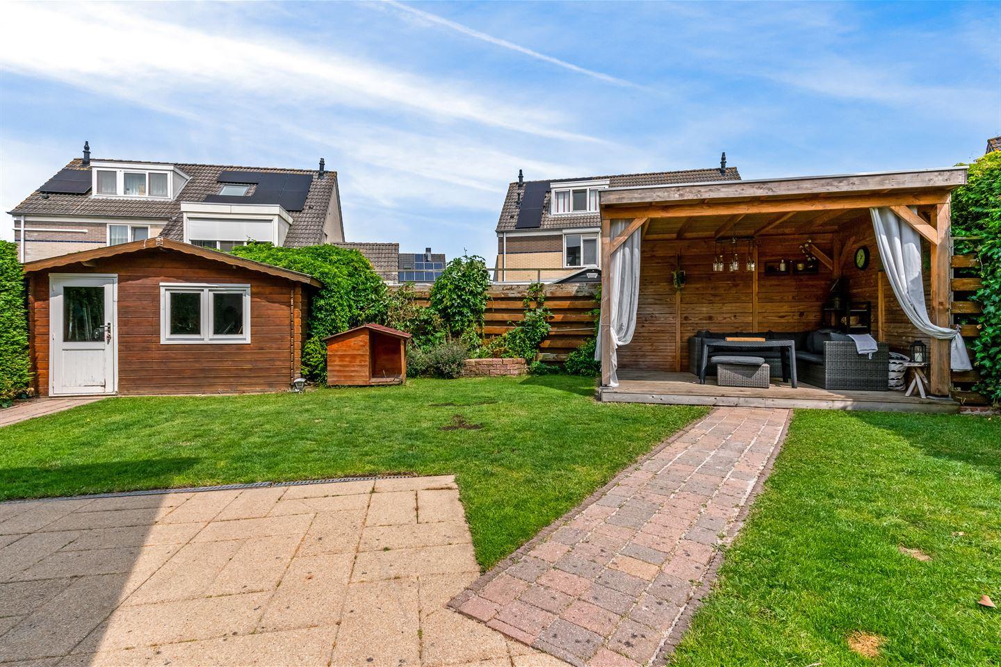 Hoekwoning te koop: Dvořákhof 22, Hoorn