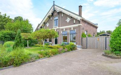 Dorpsstraat 13