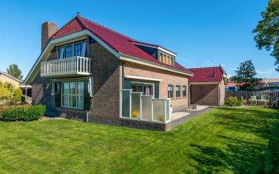 Van Roozend. 2