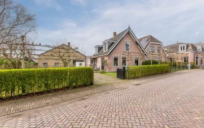 Dorpsstraat 831
