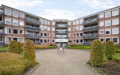 Hof van Lux. 230