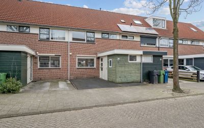 Helena Kuip. 24