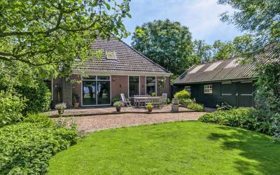 Dorpsstraat 42