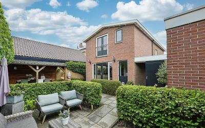 Middenweg 8