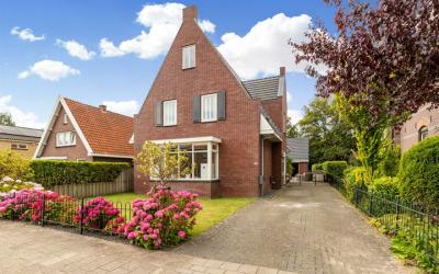 Raadhuisweg 32