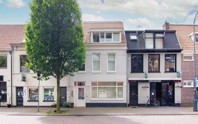 Lange Heren. 8-B