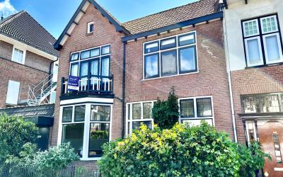 Eindenhouts. 1-A
