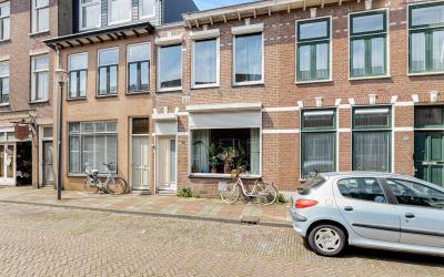 Adriaan Loo. 10