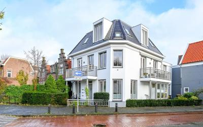 Bloemendaal. 70-B