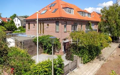 J.C. van Oo. 9