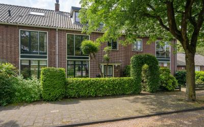 Bernard Zwe. 10