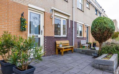 Waardenburg 122
