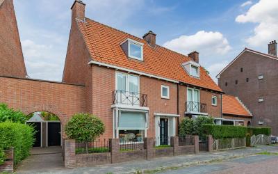 Karel Doorm. 10
