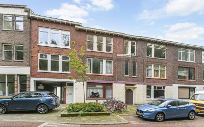 van Alphens. 32