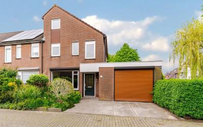 Wiek 33
