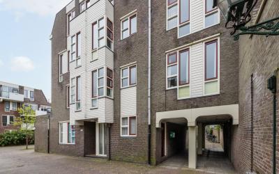 Neeltje van. 23