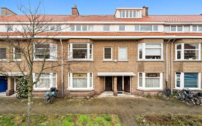 Maastrichts. 52