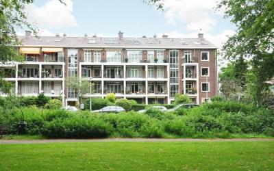 Van der Hou. 9