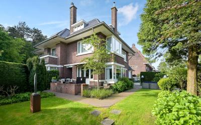 Van Voorsch. 1
