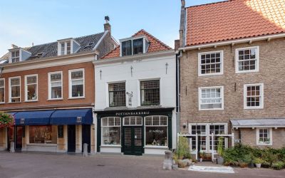 Oude Kerkst. 11