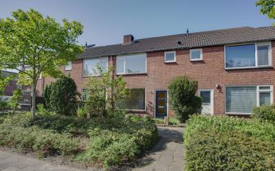Kleine Woer. 83