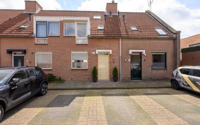 Achter de B. 8