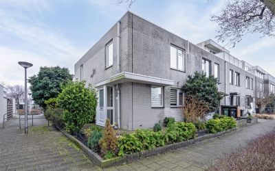 Napelsgeel 64