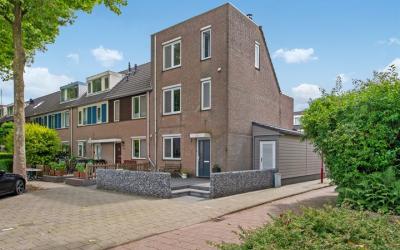 Groen-blauw. 52